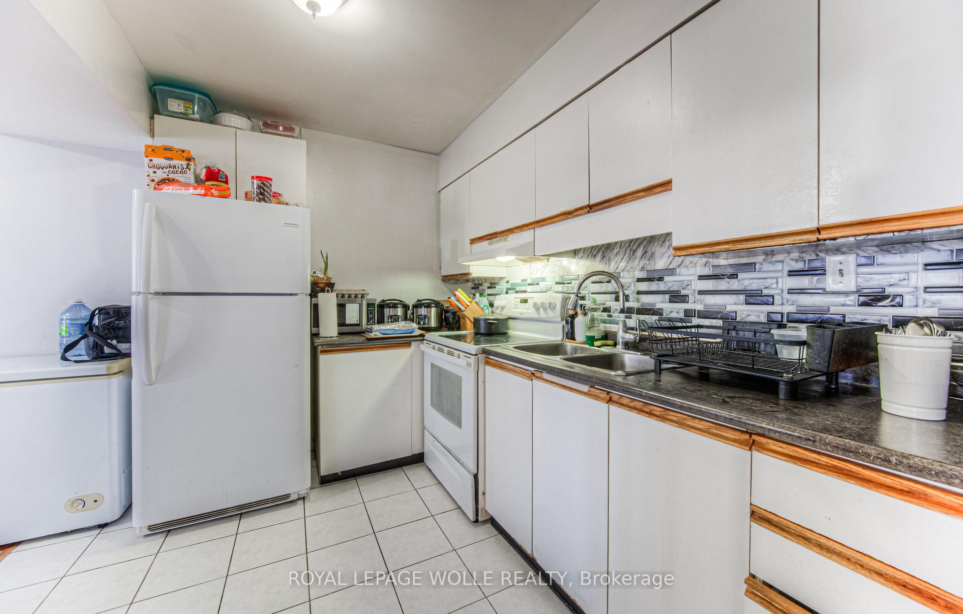 Photo 10 of Unit 32, 20 Paulander Drive, Kitchener — HOMEH