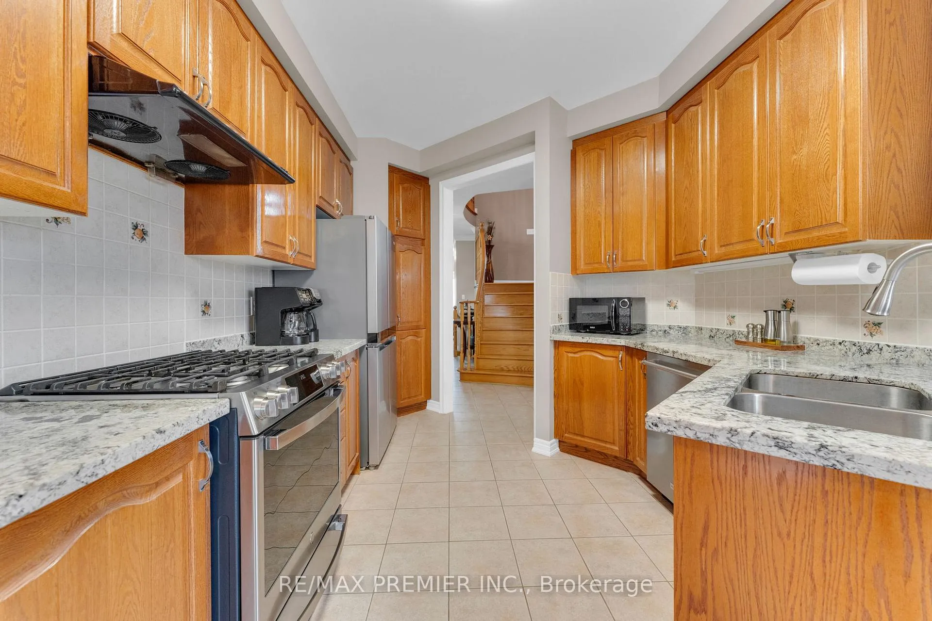 Photo 10 of 9 Oland Drive, Vaughan, Vellore Village — HOMEH