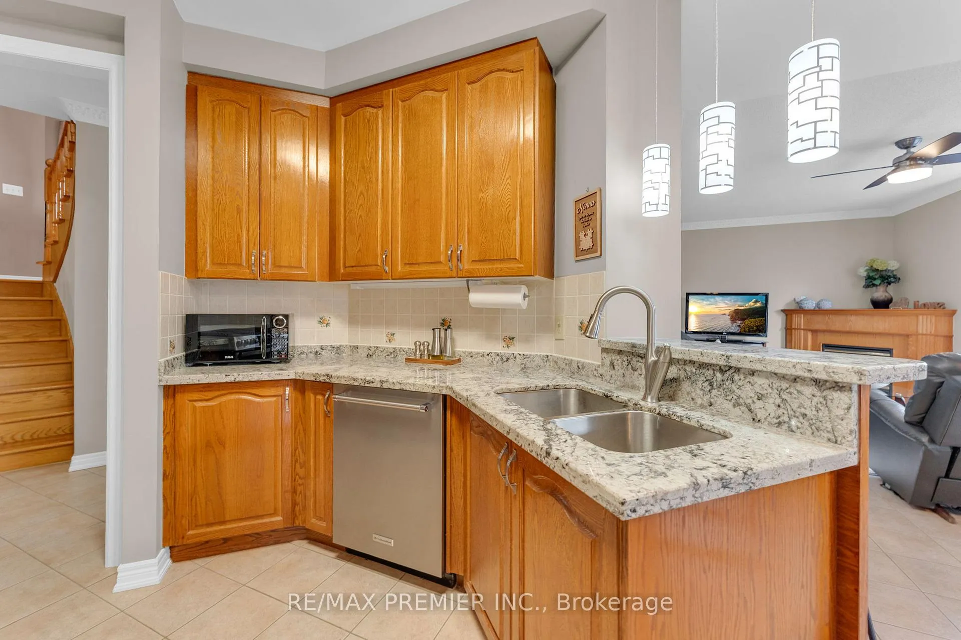 Photo 12 of 9 Oland Drive, Vaughan, Vellore Village — HOMEH