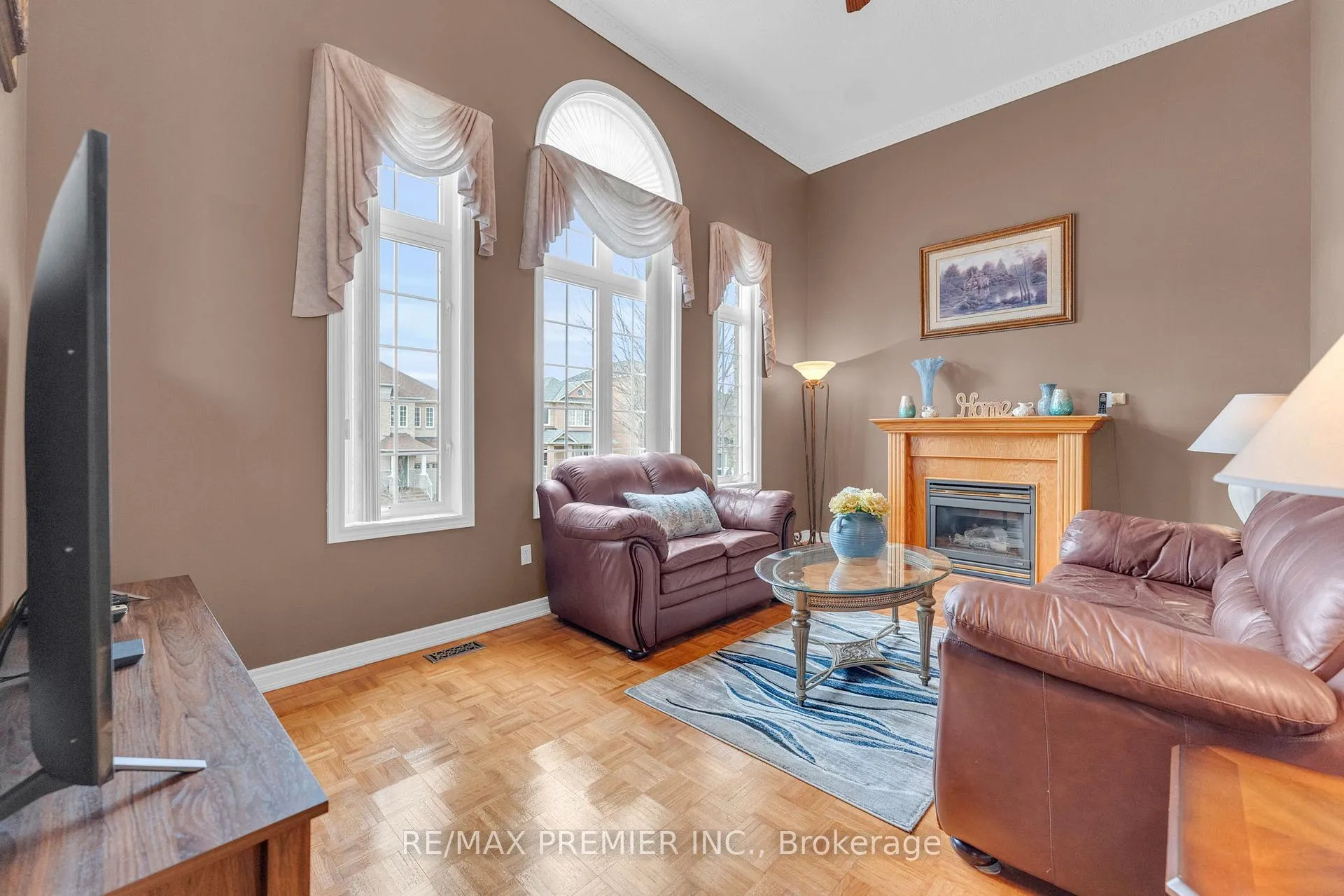 Photo 15 of 9 Oland Drive, Vaughan, Vellore Village — HOMEH