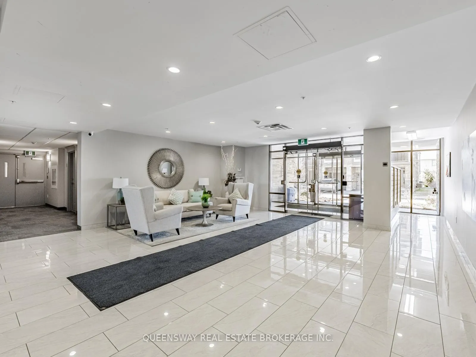 Photo 3 of Unit 217, 35 Southshore Crescent, Hamilton, Stoney Creek — HOMEH