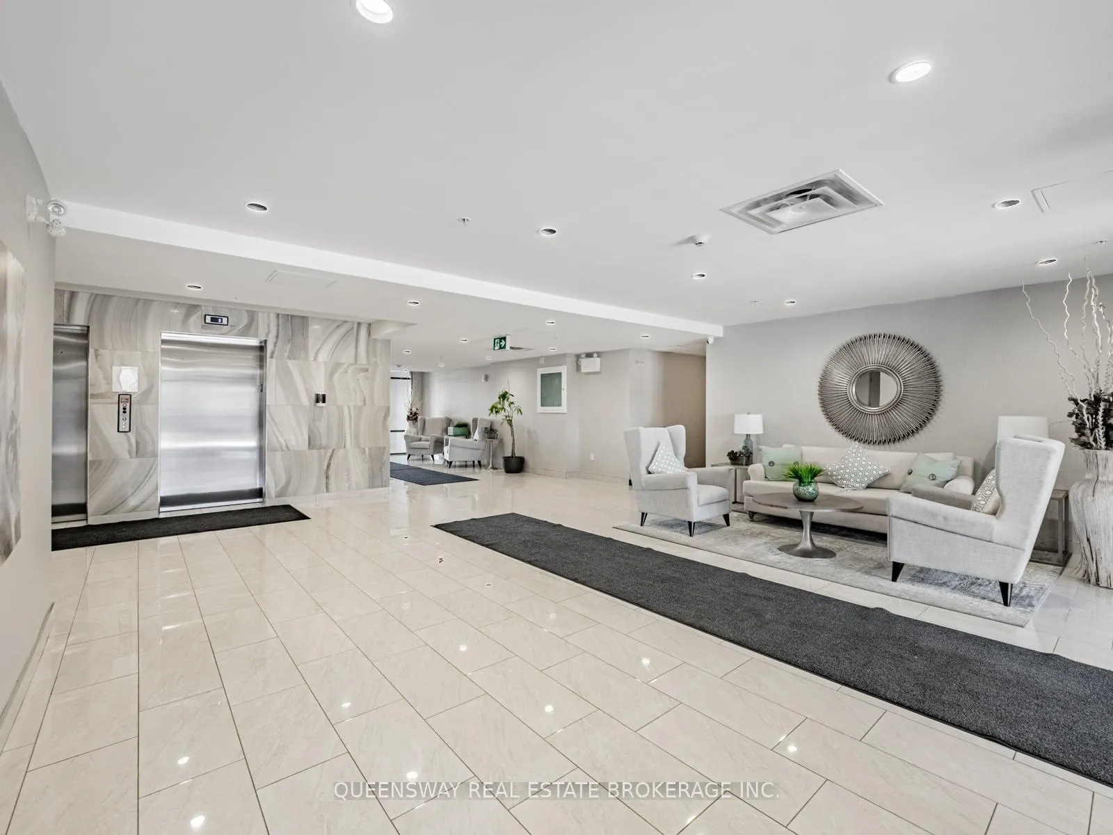 Photo 4 of Unit 217, 35 Southshore Crescent, Hamilton, Stoney Creek — HOMEH