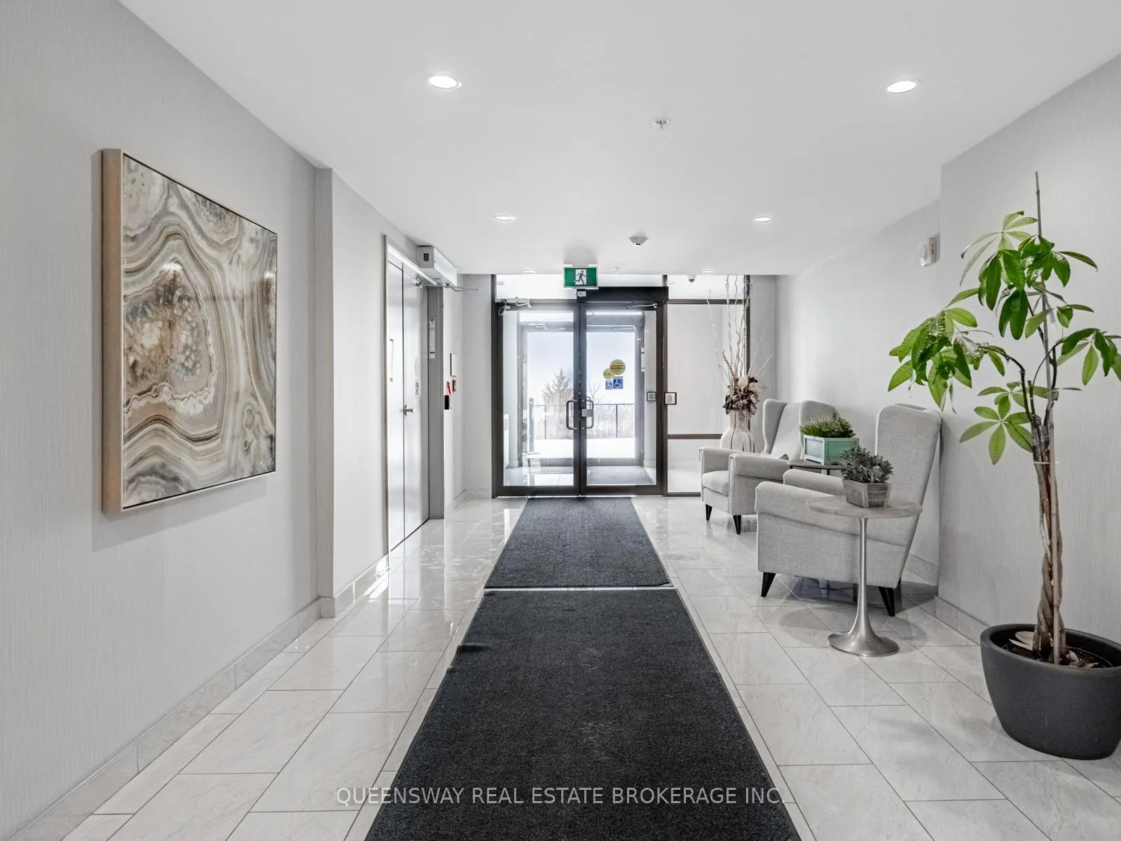 Photo 5 of Unit 217, 35 Southshore Crescent, Hamilton, Stoney Creek — HOMEH