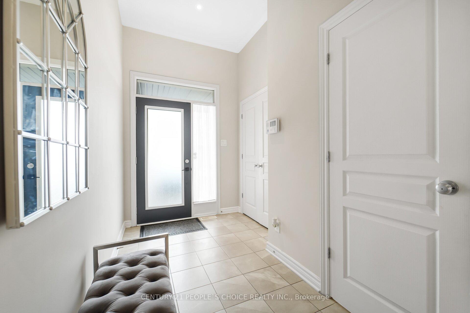 Photo 3 of 552 Stargazer Crescent, Ottawa, Riverside South/Gloucester Glen — HOMEH