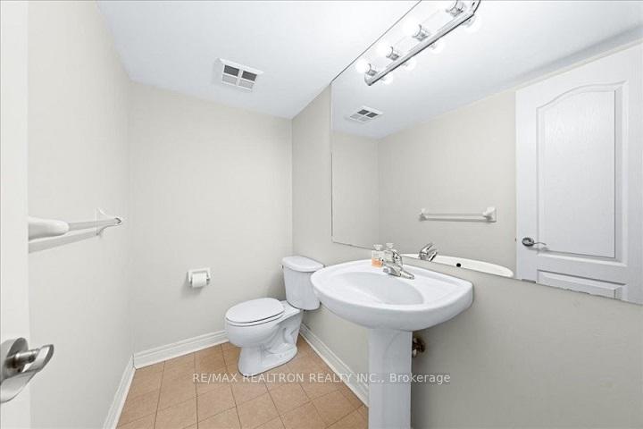 Photo 6 of Unit 307, 50 Disera Drive, Vaughan, Beverley Glen — HOMEH