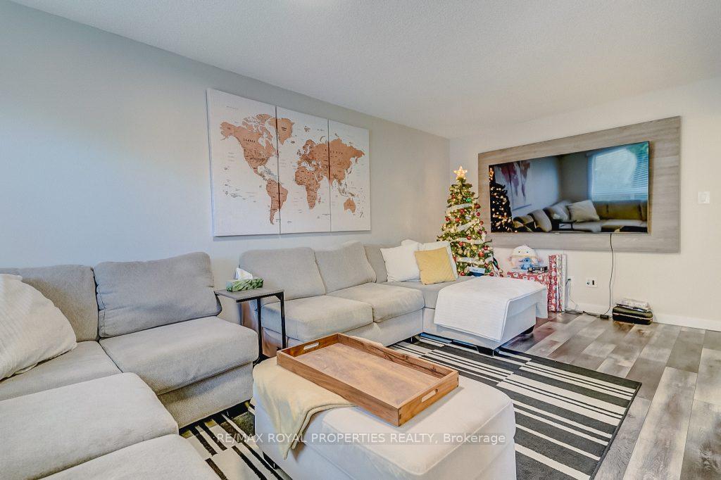 Photo 8 of 66 Parker Crescent, Ajax, South East — HOMEH