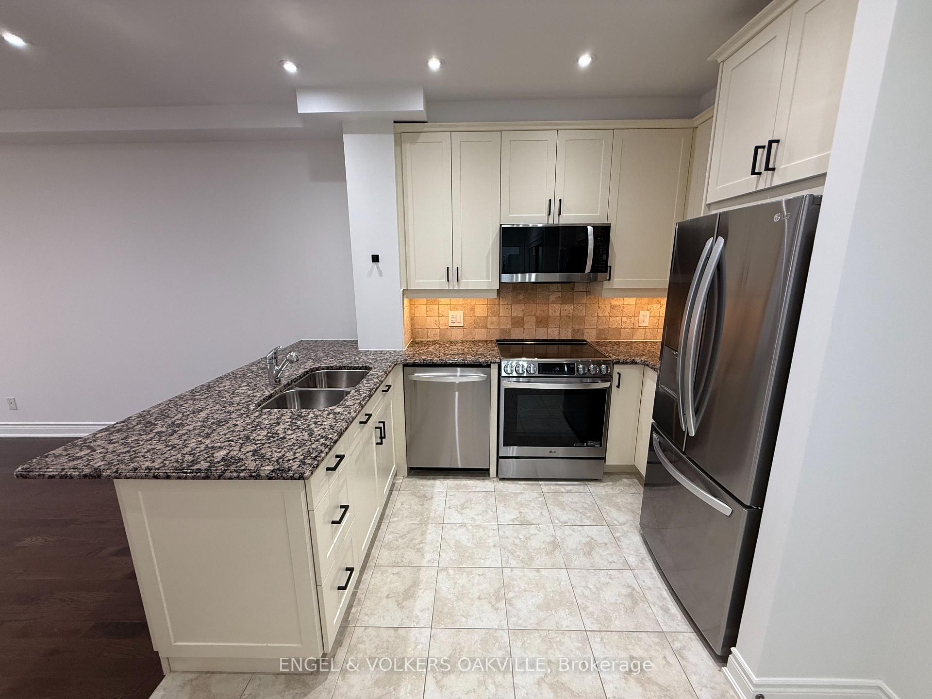 Photo 3 of Unit 209, 60 Ann Street, Caledon, Bolton West — HOMEH