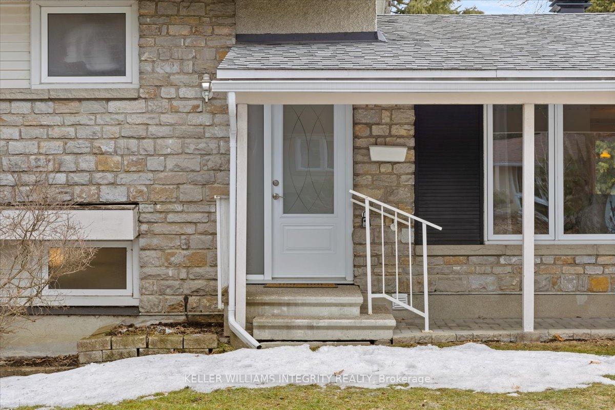 Photo 2 of 24 Apache Crescent, Ottawa, City View/Skyline/Fisher Heights/Parkwood Hills — HOMEH