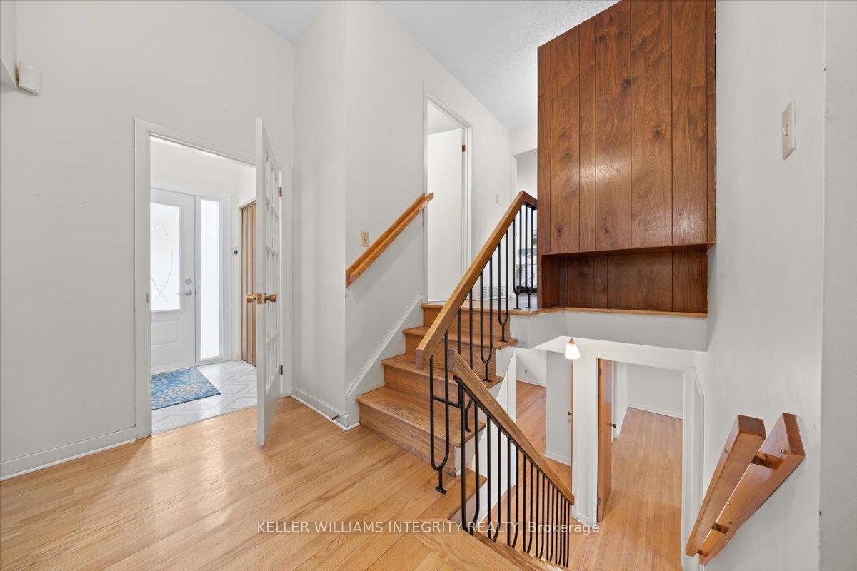 Photo 14 of 24 Apache Crescent, Ottawa, City View/Skyline/Fisher Heights/Parkwood Hills — HOMEH