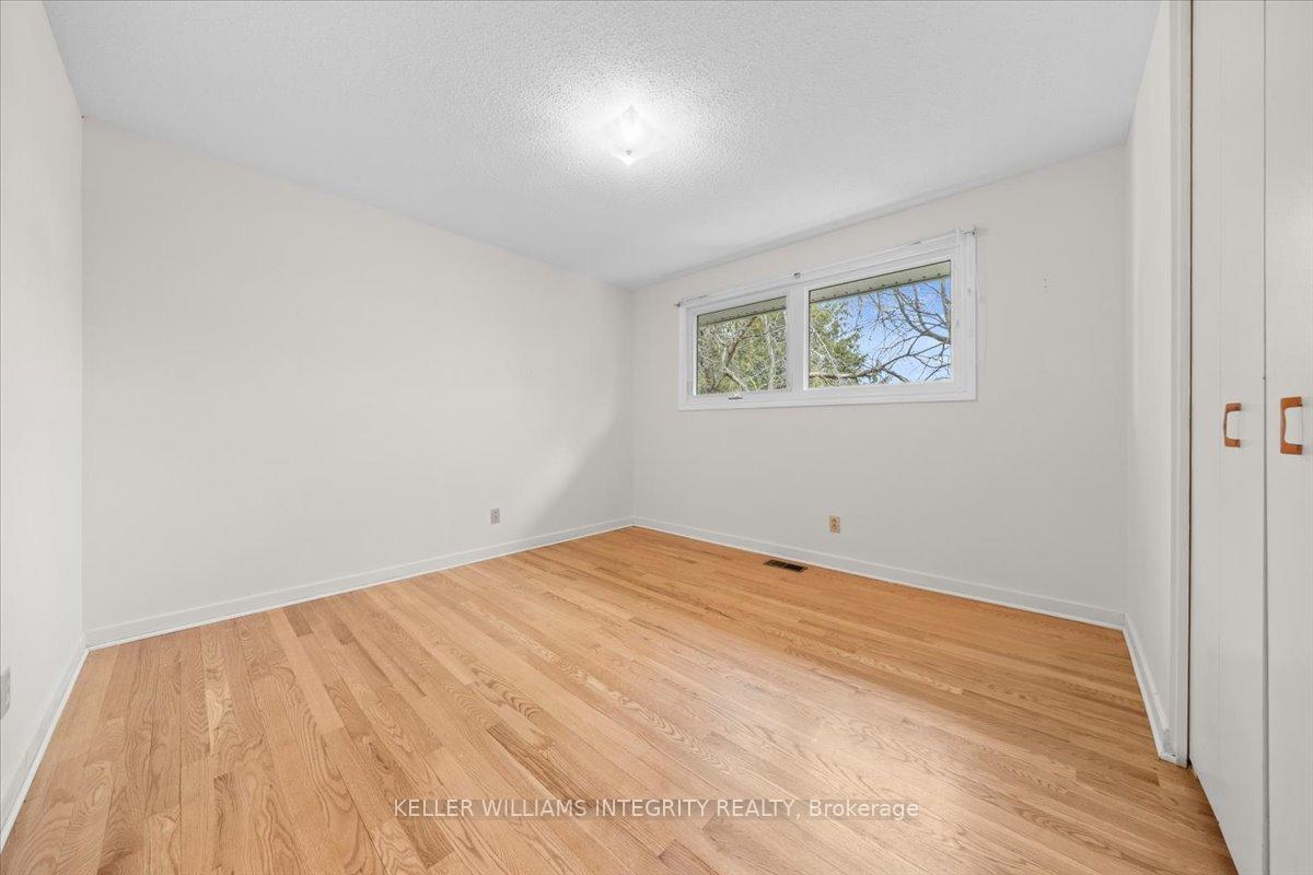 Photo 17 of 24 Apache Crescent, Ottawa, City View/Skyline/Fisher Heights/Parkwood Hills — HOMEH