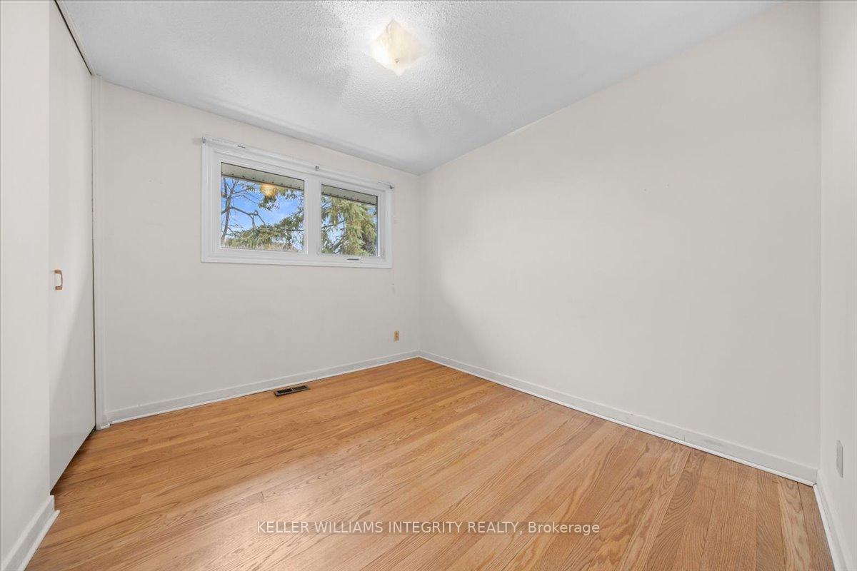 Photo 18 of 24 Apache Crescent, Ottawa, City View/Skyline/Fisher Heights/Parkwood Hills — HOMEH