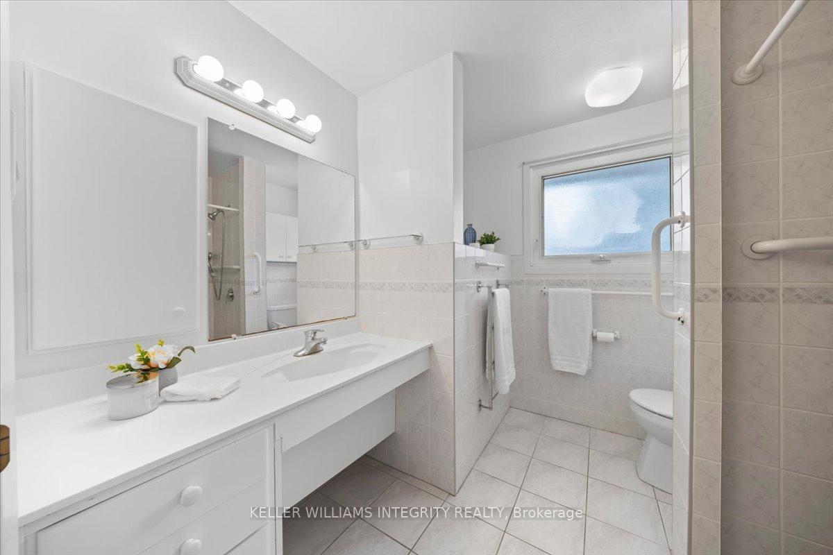 Photo 22 of 24 Apache Crescent, Ottawa, City View/Skyline/Fisher Heights/Parkwood Hills — HOMEH
