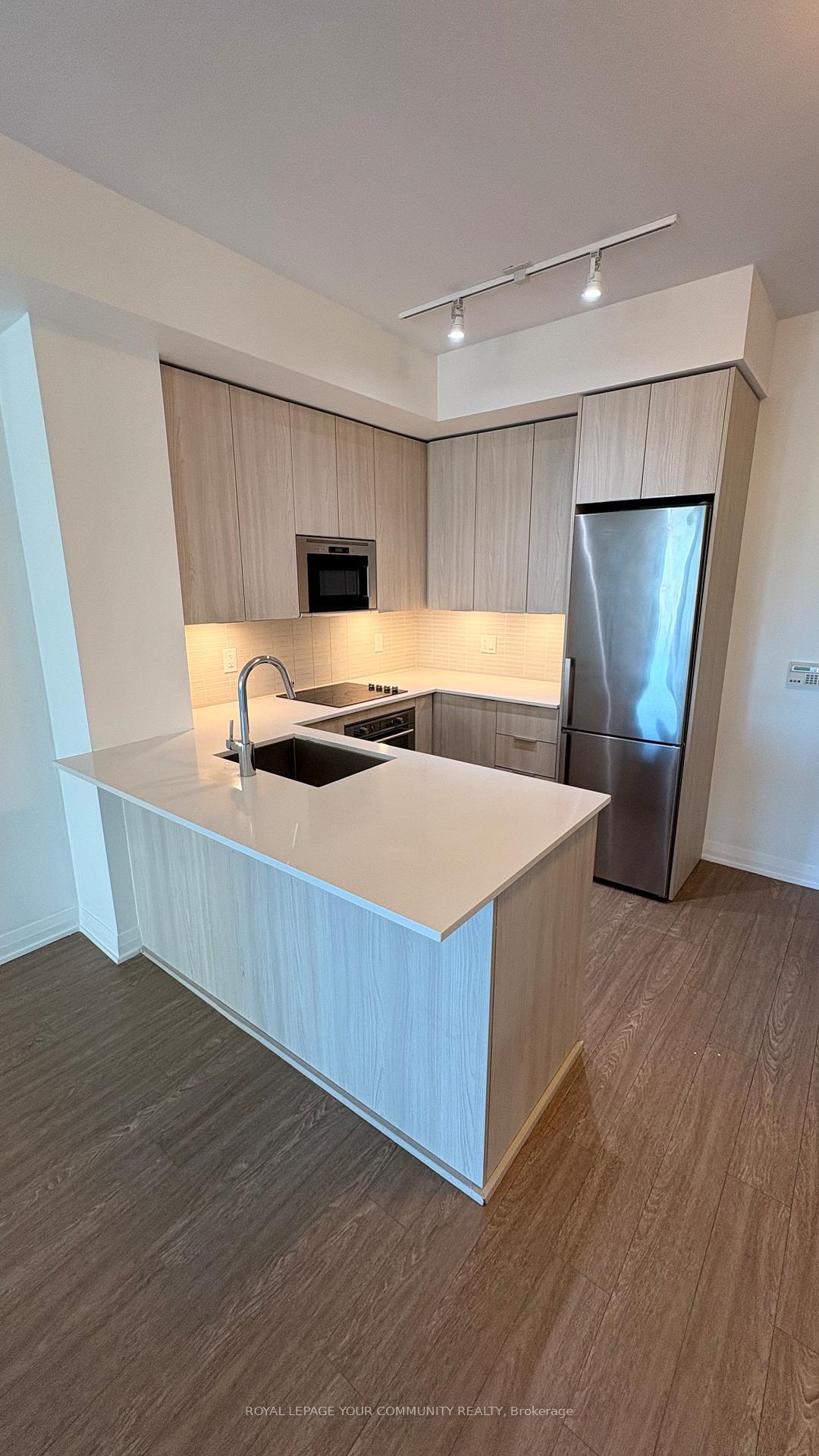 Photo 4 of Unit 704, 99 Eagle Rock Way, Vaughan, Rural Vaughan — HOMEH