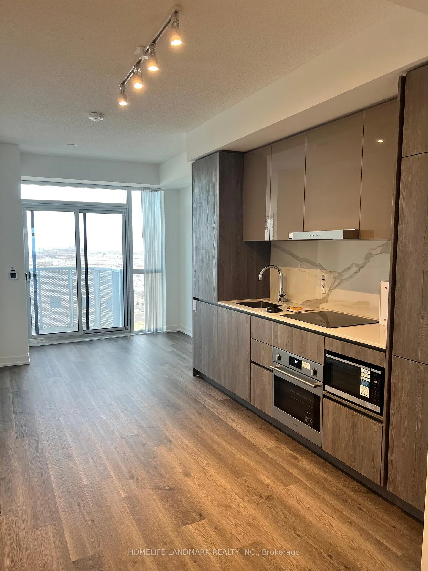 Photo 1 of Unit 3508, 8 Interchange Way, Vaughan, Vaughan Corporate Centre — HOMEH