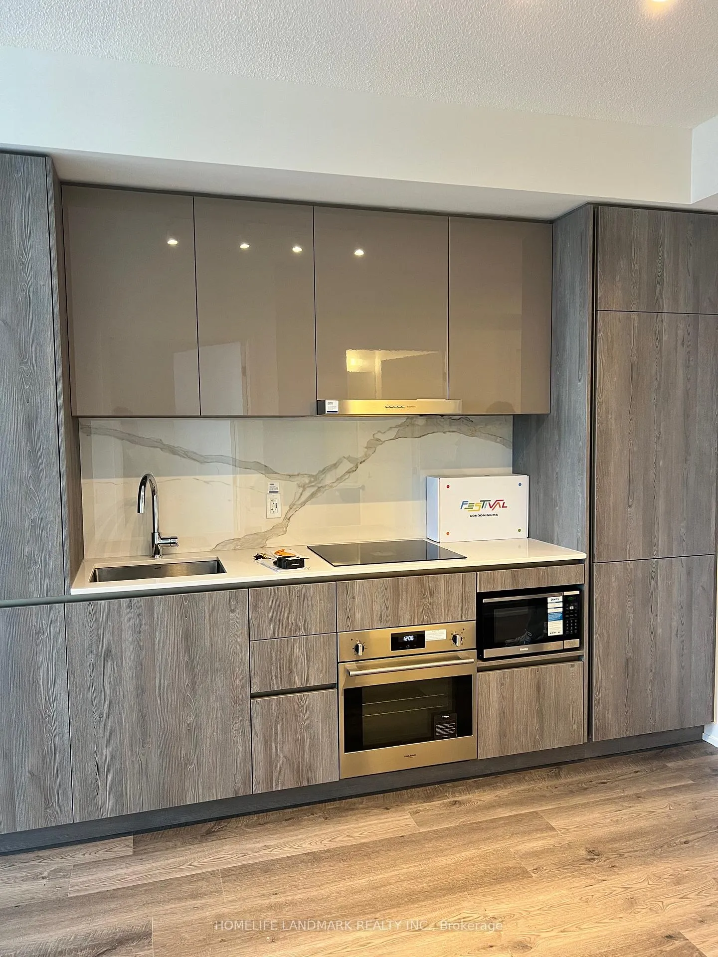 Photo 2 of Unit 3508, 8 Interchange Way, Vaughan, Vaughan Corporate Centre — HOMEH
