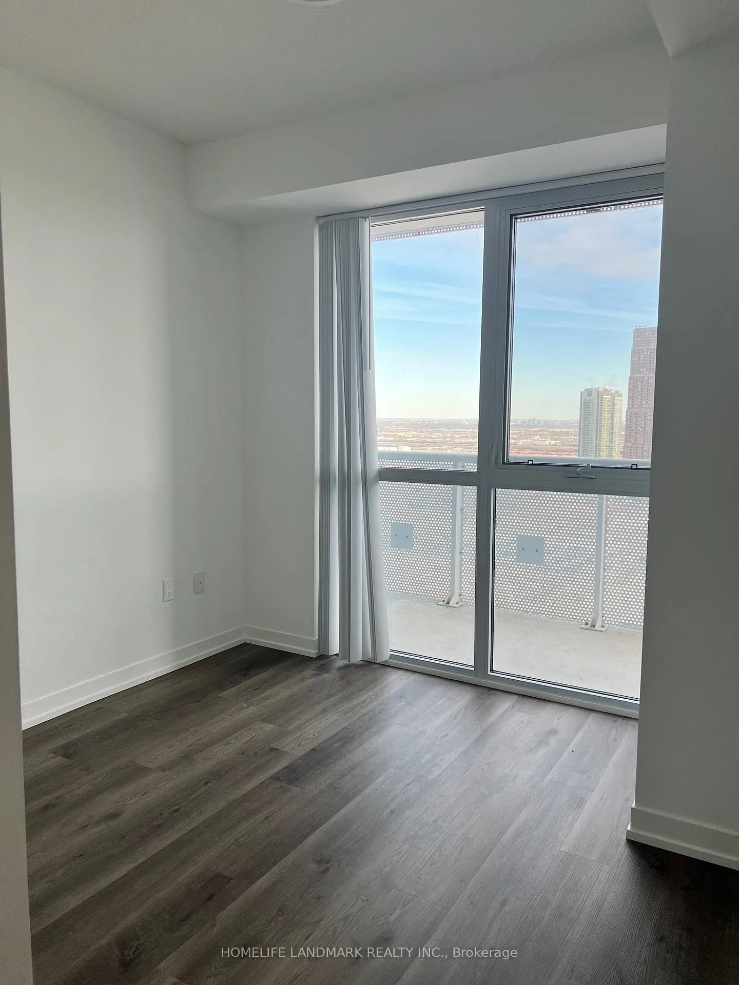 Photo 3 of Unit 3508, 8 Interchange Way, Vaughan, Vaughan Corporate Centre — HOMEH