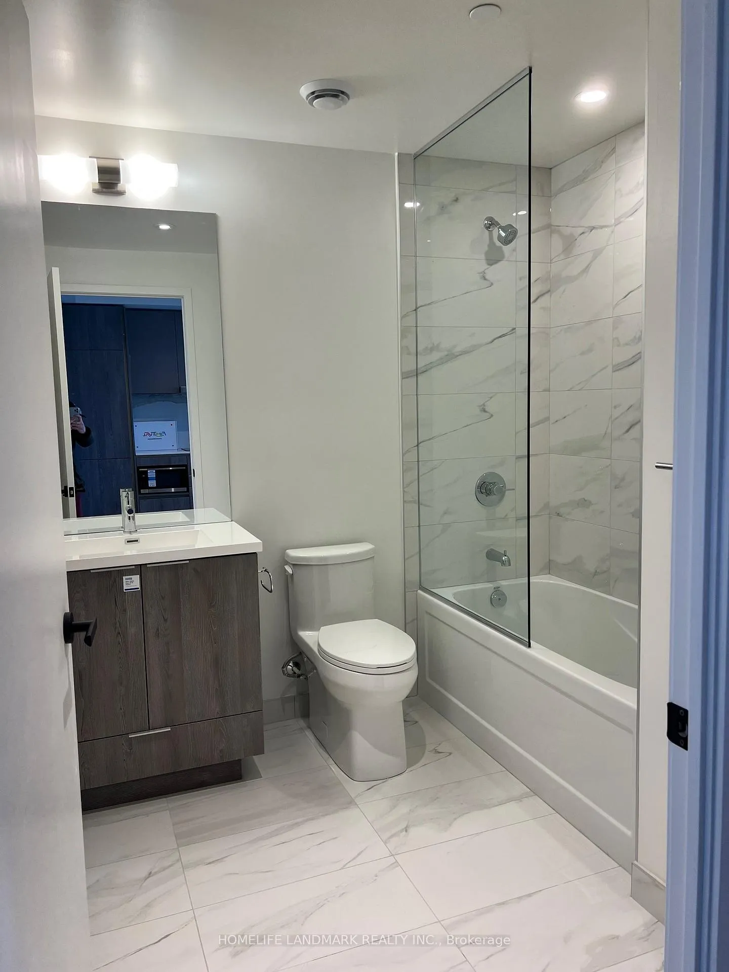 Photo 5 of Unit 3508, 8 Interchange Way, Vaughan, Vaughan Corporate Centre — HOMEH