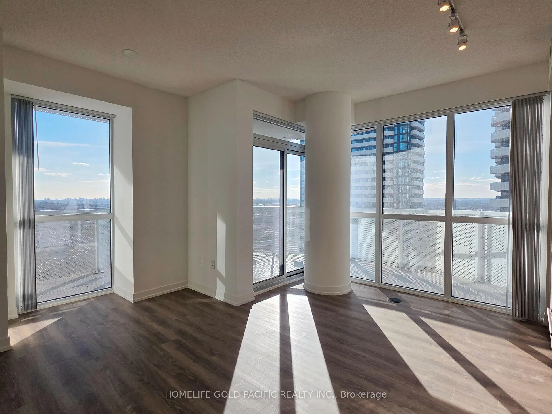 Photo 6 of Unit 2012, 8 Interchange Way, Vaughan, Vaughan Corporate Centre — HOMEH