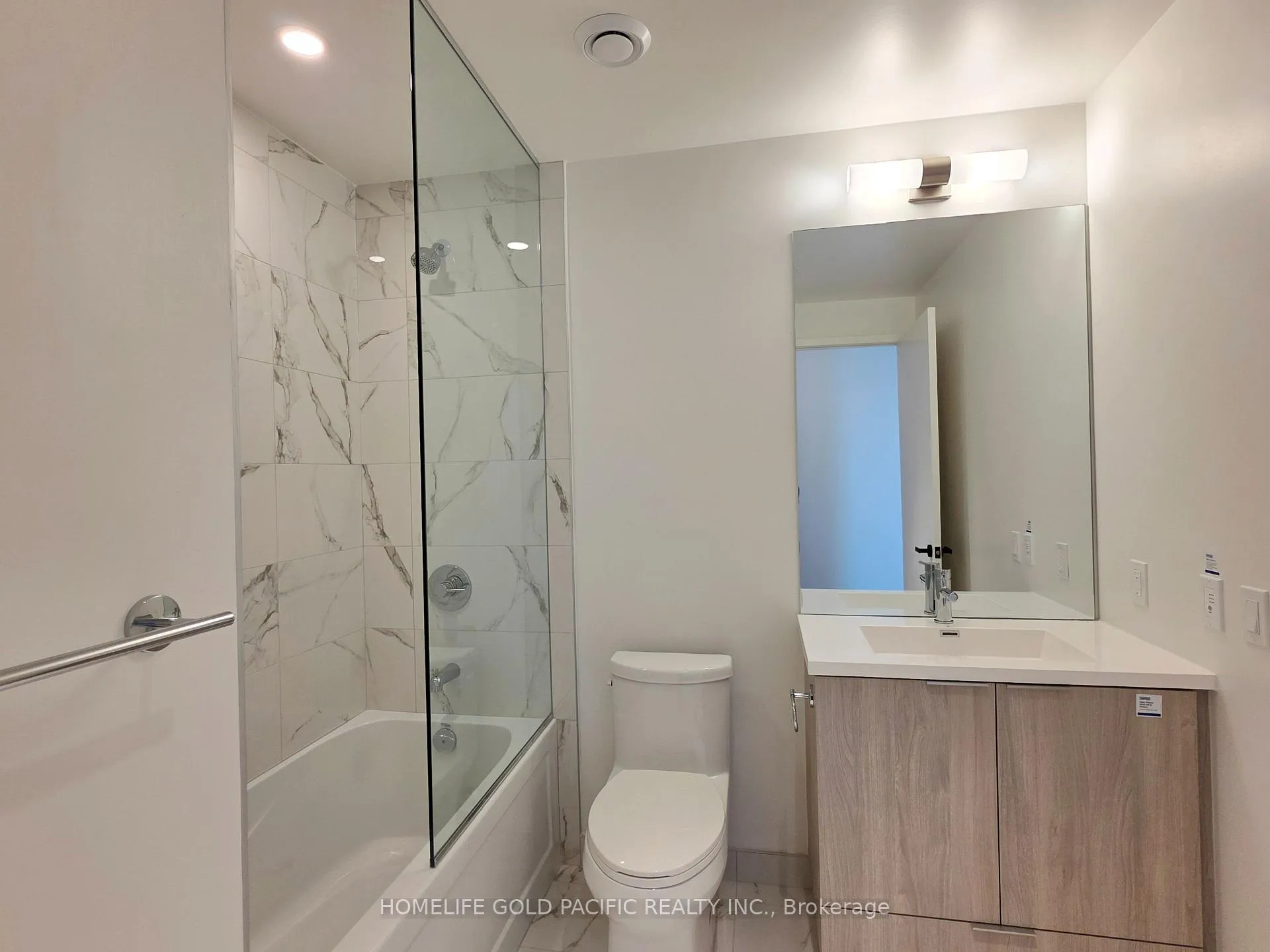 Photo 8 of Unit 2012, 8 Interchange Way, Vaughan, Vaughan Corporate Centre — HOMEH
