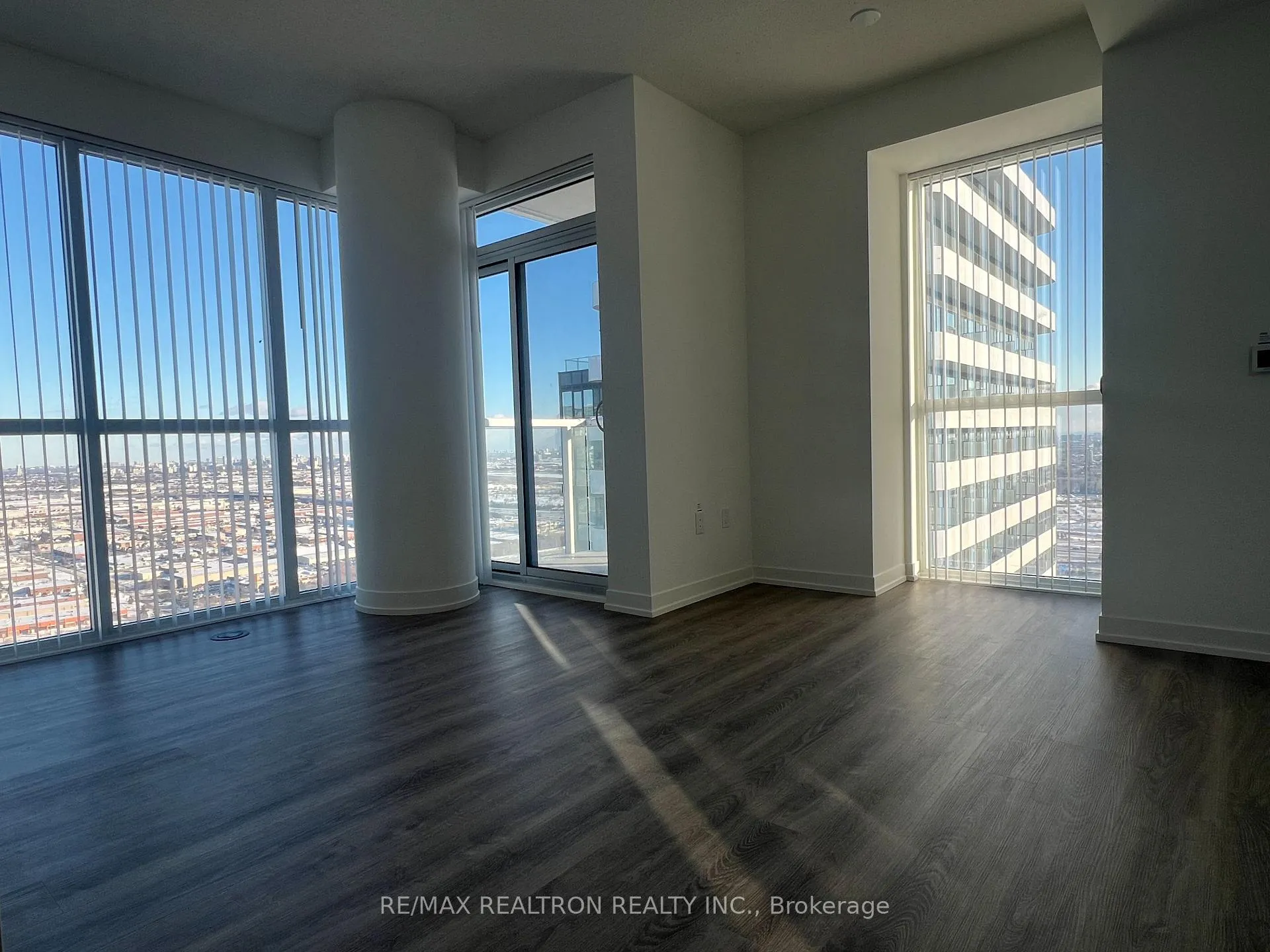 Photo 1 of Unit 4309, 8 Interchange Way, Vaughan, Vaughan Corporate Centre — HOMEH