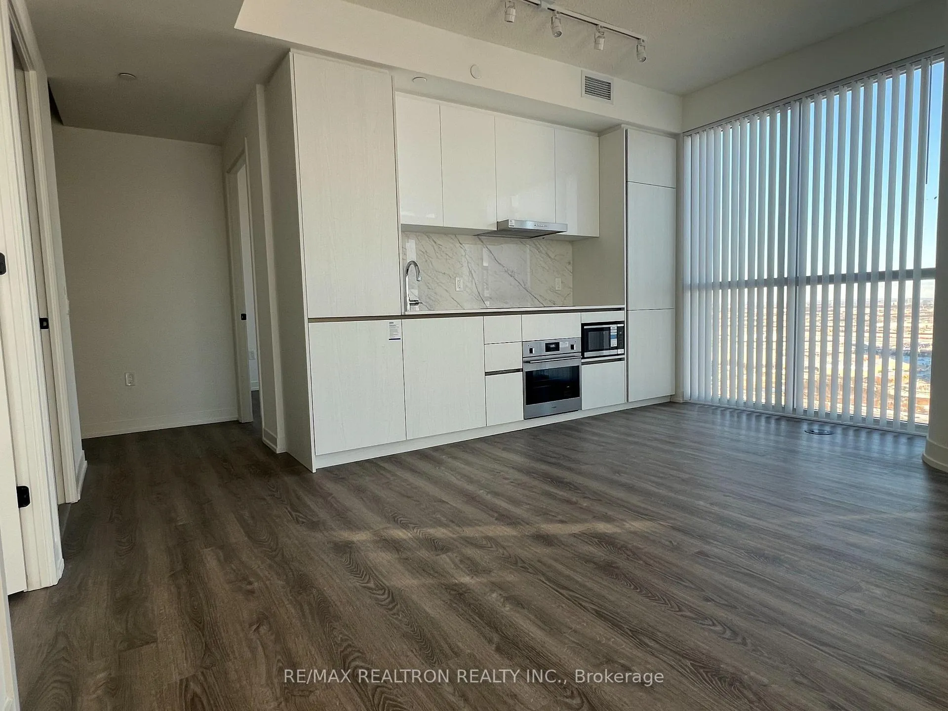 Photo 3 of Unit 4309, 8 Interchange Way, Vaughan, Vaughan Corporate Centre — HOMEH