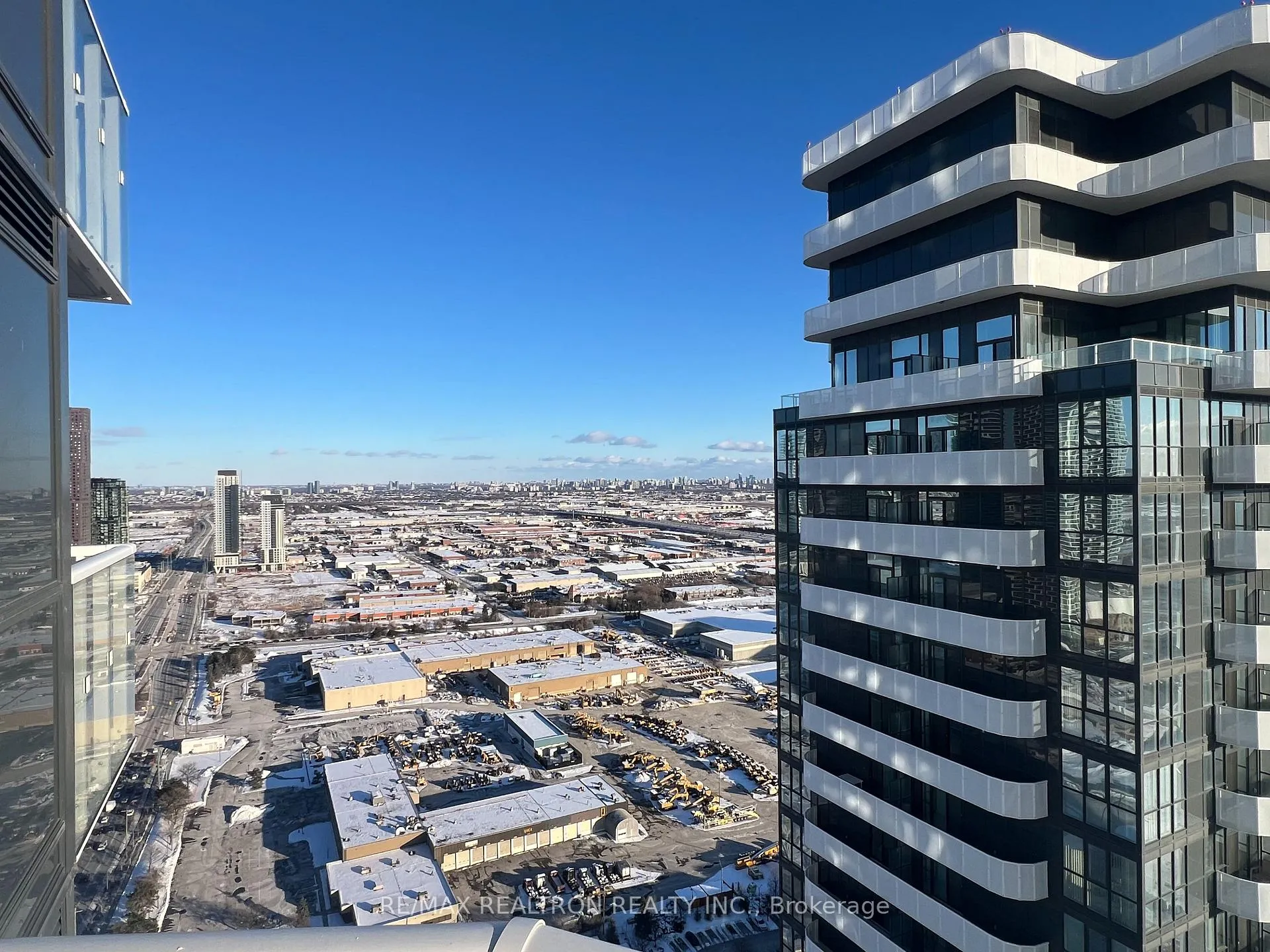 Photo 4 of Unit 4309, 8 Interchange Way, Vaughan, Vaughan Corporate Centre — HOMEH