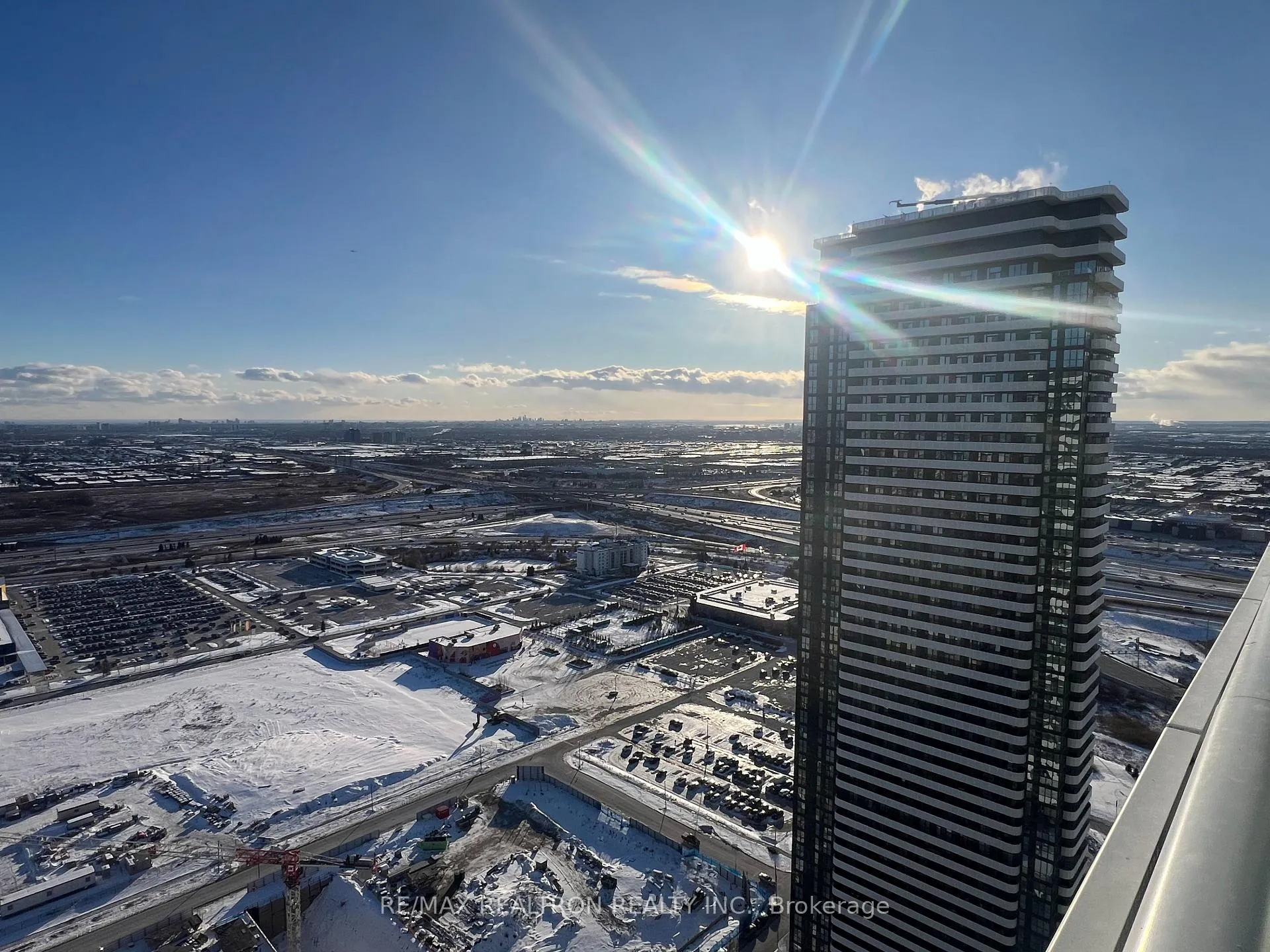 Photo 5 of Unit 4309, 8 Interchange Way, Vaughan, Vaughan Corporate Centre — HOMEH