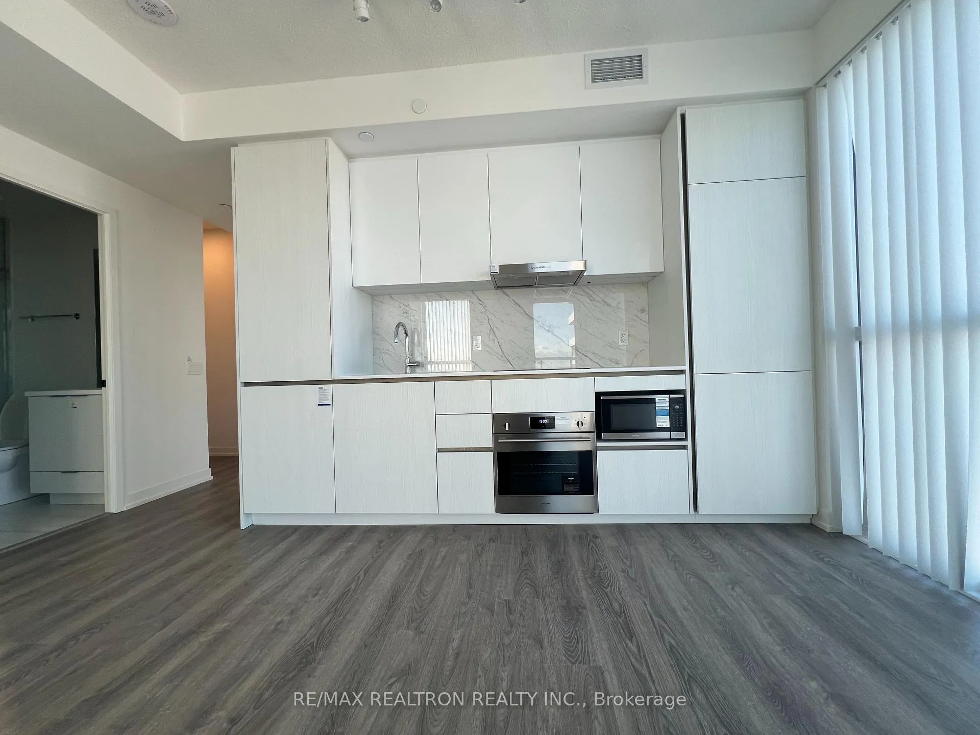 Photo 13 of Unit 4309, 8 Interchange Way, Vaughan, Vaughan Corporate Centre — HOMEH