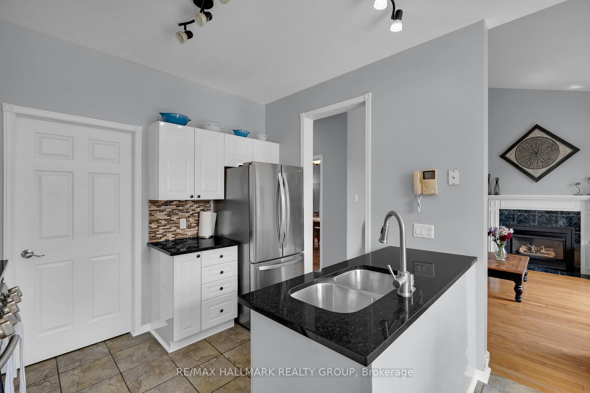 Photo 15 of 4136 Wolfe Point Way, Ottawa, Riverside South/Gloucester Glen — HOMEH