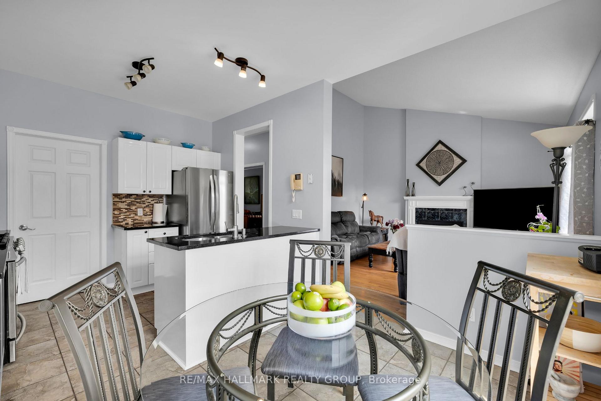 Photo 17 of 4136 Wolfe Point Way, Ottawa, Riverside South/Gloucester Glen — HOMEH