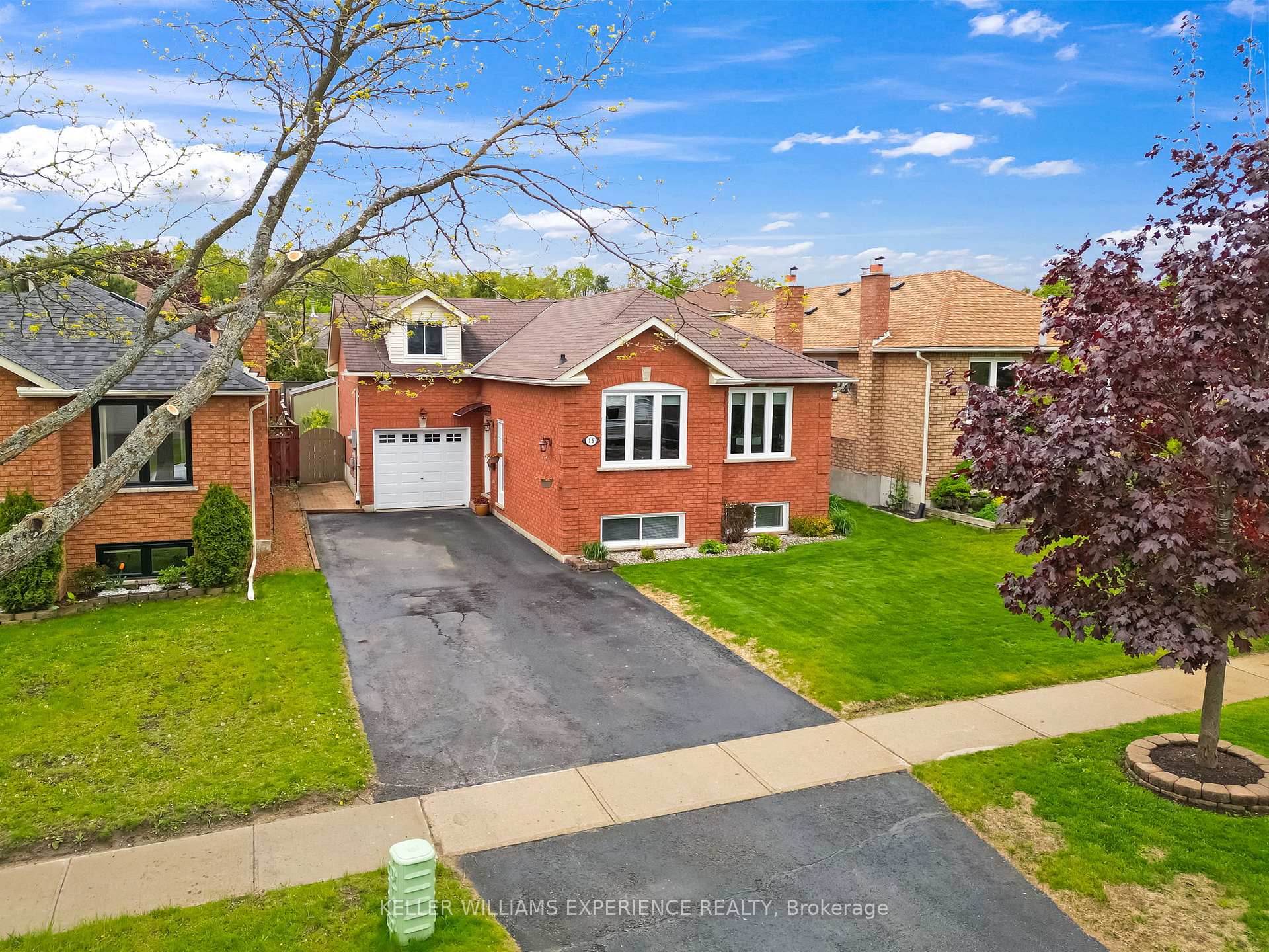 Photo 1 of 16 Balliston Road, Barrie, West Bayfield — HOMEH
