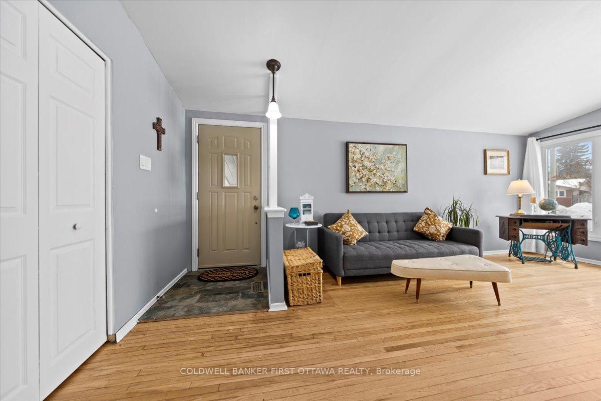 Photo 4 of 2075 Valley Drive, Ottawa, Elmvale Acres/Urbandale — HOMEH