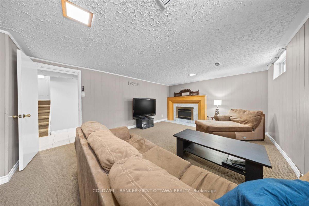 Photo 29 of 2075 Valley Drive, Ottawa, Elmvale Acres/Urbandale — HOMEH