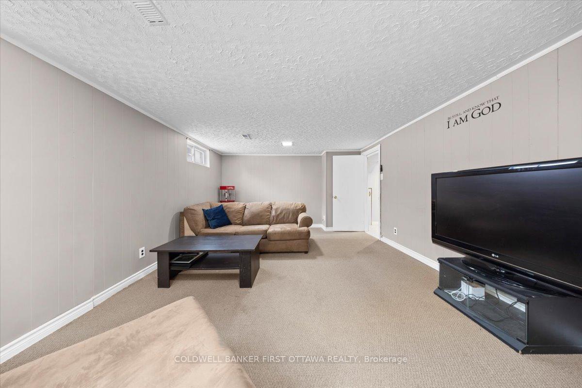 Photo 30 of 2075 Valley Drive, Ottawa, Elmvale Acres/Urbandale — HOMEH