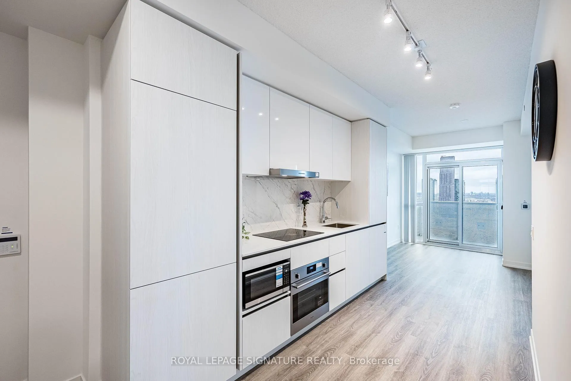 Photo 13 of Unit 3007, 8 Interchange Way, Vaughan, Vaughan Corporate Centre — HOMEH