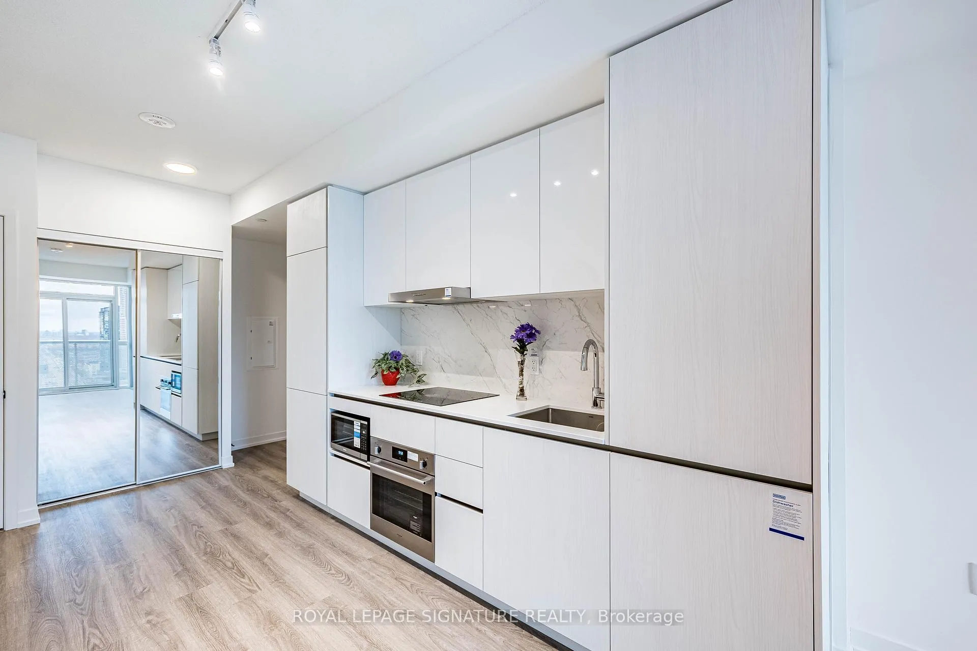 Photo 19 of Unit 3007, 8 Interchange Way, Vaughan, Vaughan Corporate Centre — HOMEH