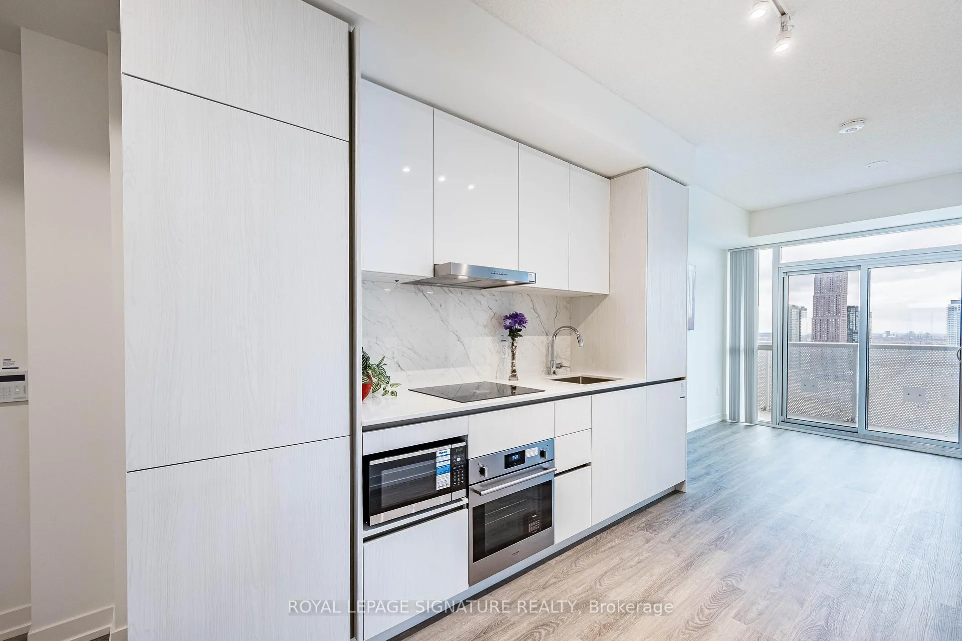 Photo 20 of Unit 3007, 8 Interchange Way, Vaughan, Vaughan Corporate Centre — HOMEH