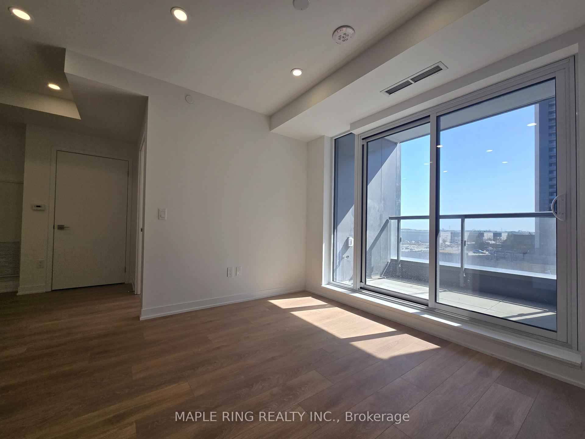 Photo 3 of Unit 318, 10 Abeja Street, Vaughan, Concord — HOMEH