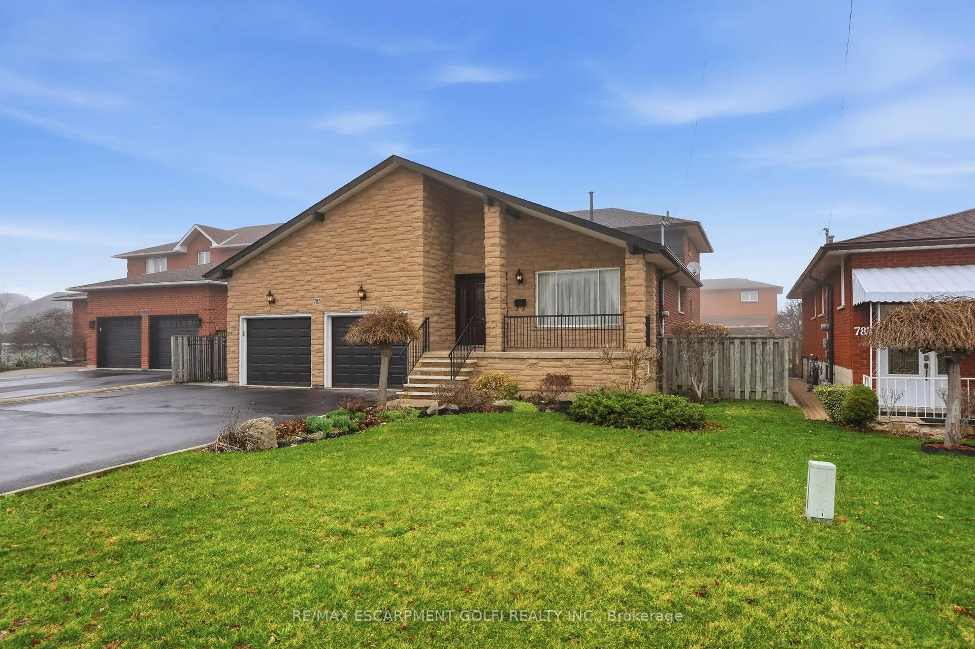 Photo 2 of 783 Stone Church Road E, Hamilton, Randall — HOMEH