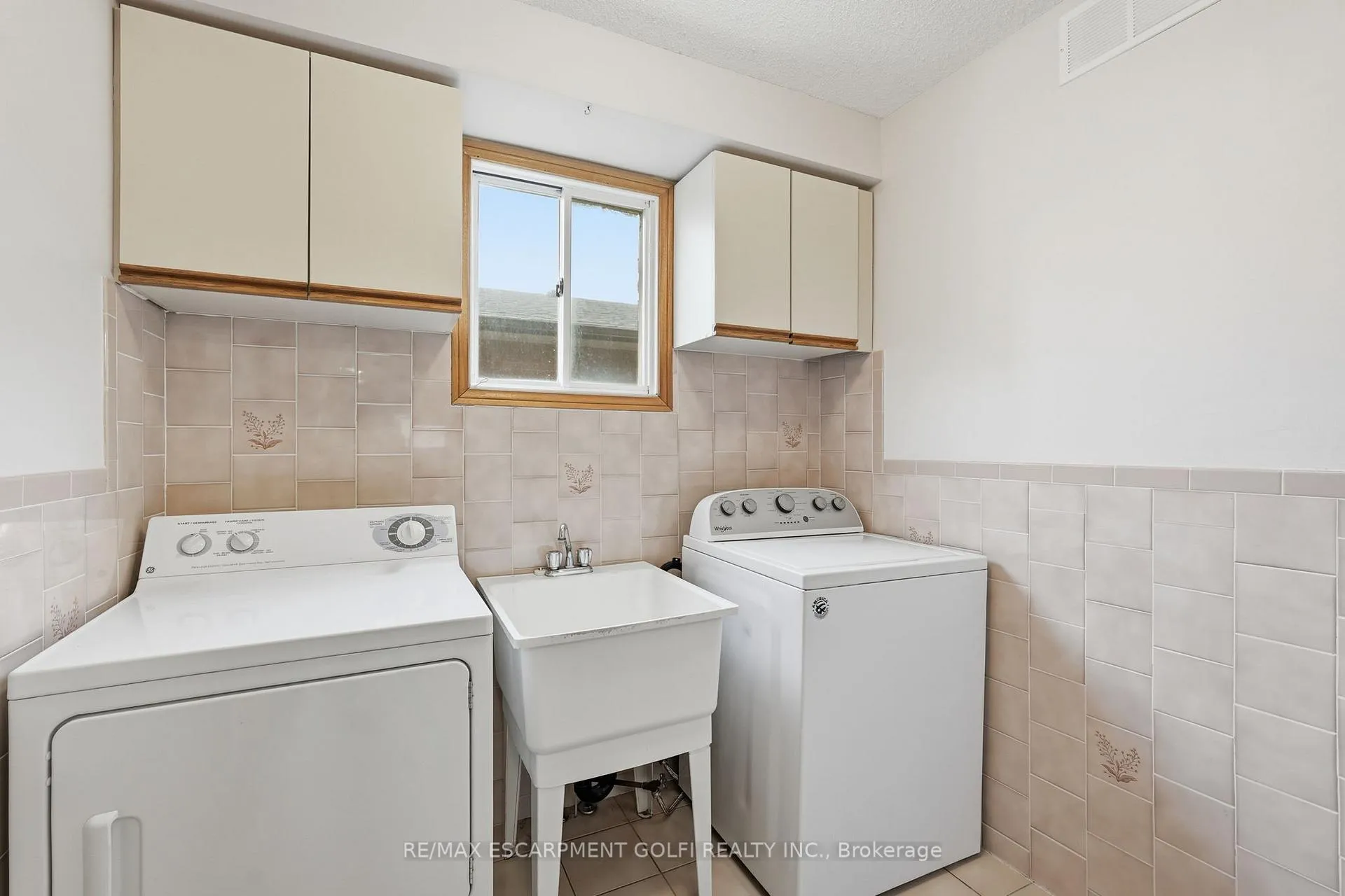 Photo 12 of 783 Stone Church Road E, Hamilton, Randall — HOMEH
