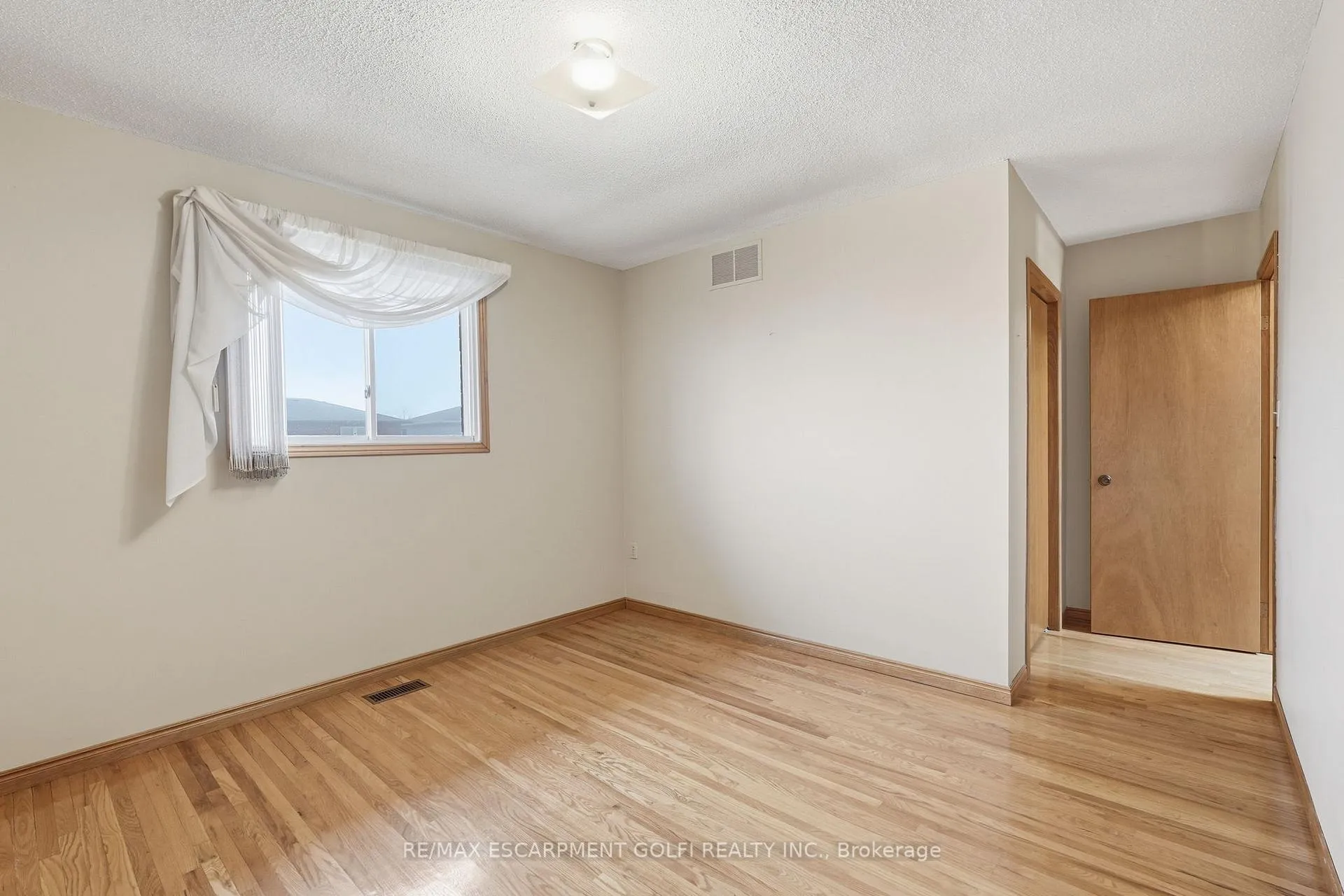 Photo 19 of 783 Stone Church Road E, Hamilton, Randall — HOMEH