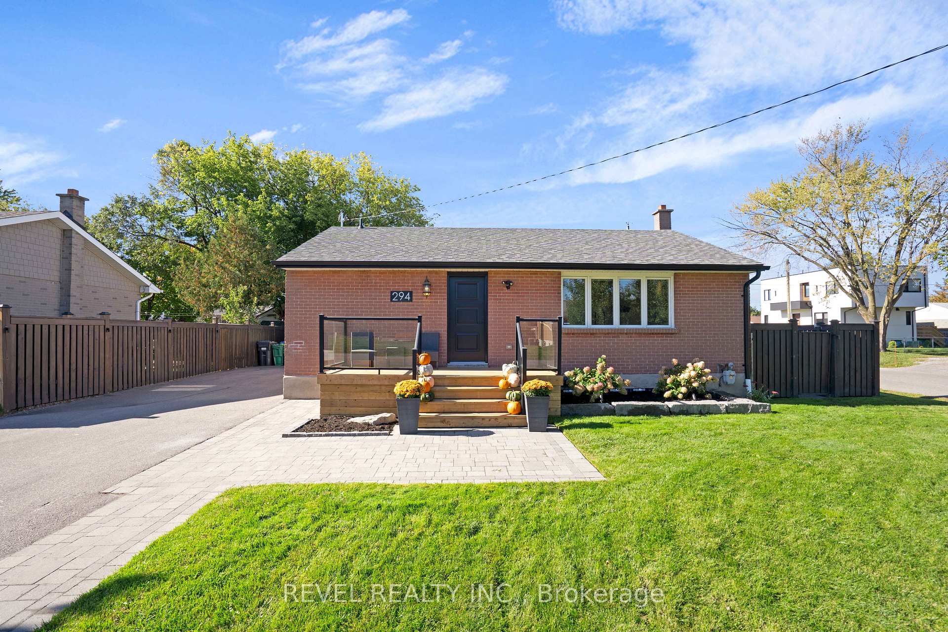 Photo 1 of 294 Henderson Street, Caledon, Bolton West — HOMEH