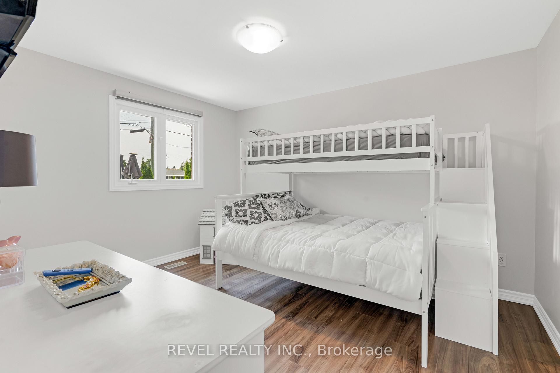 Photo 11 of 294 Henderson Street, Caledon, Bolton West — HOMEH