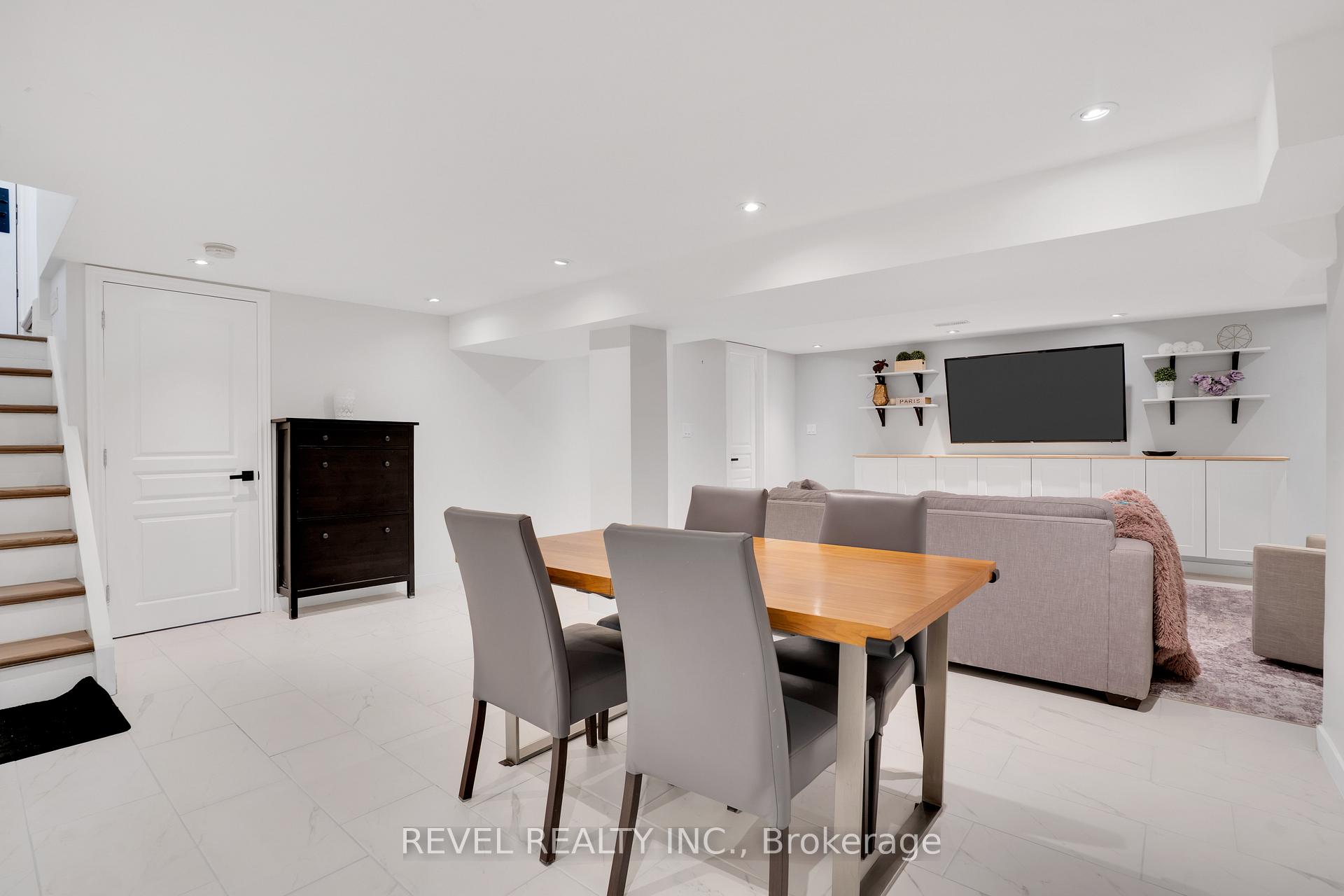 Photo 13 of 294 Henderson Street, Caledon, Bolton West — HOMEH