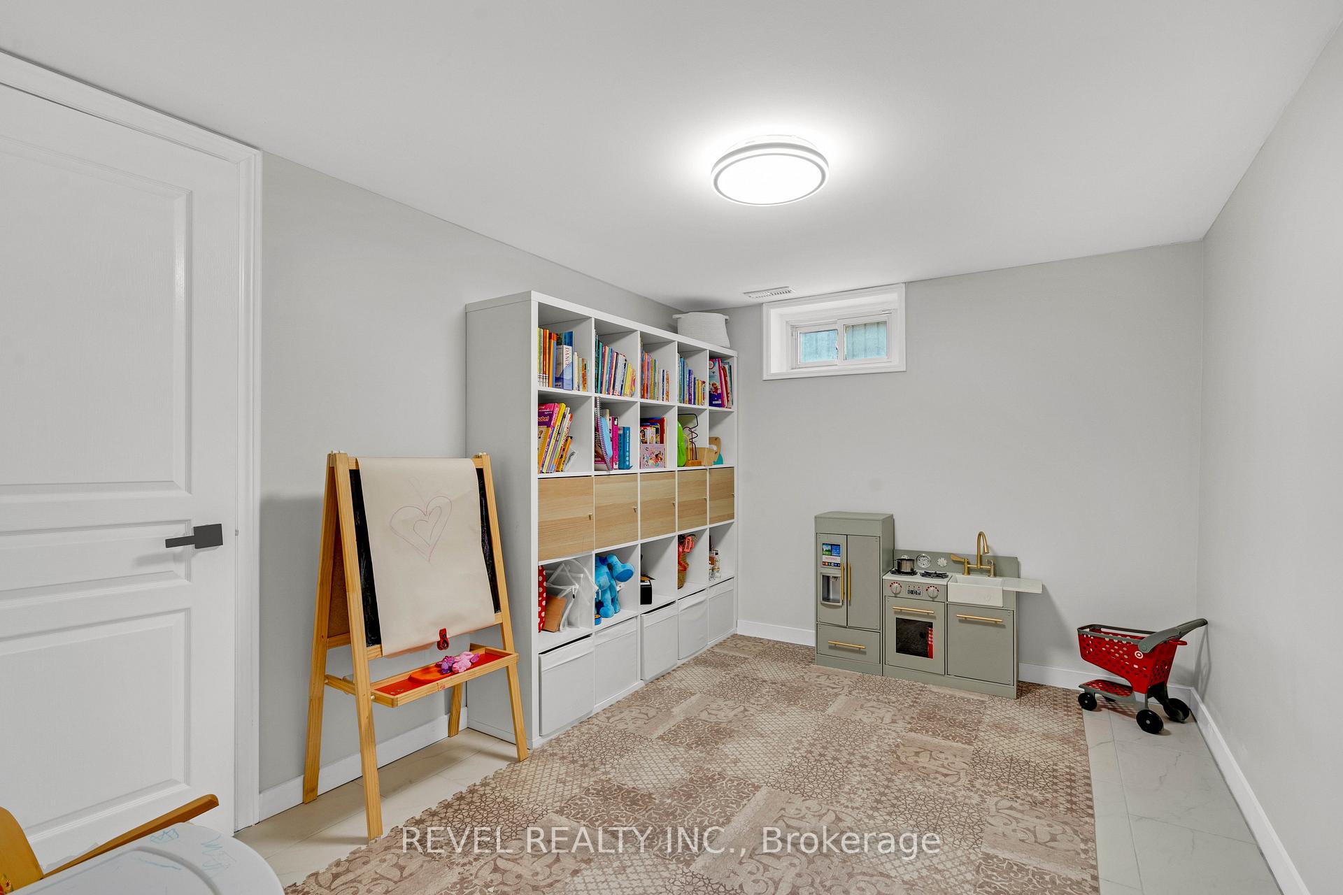 Photo 15 of 294 Henderson Street, Caledon, Bolton West — HOMEH