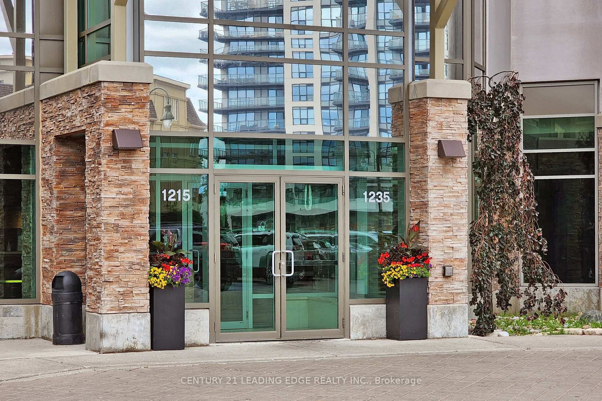 Photo 25 of Unit 901, 1235 Bayly Street, Pickering, Bay Ridges — HOMEH