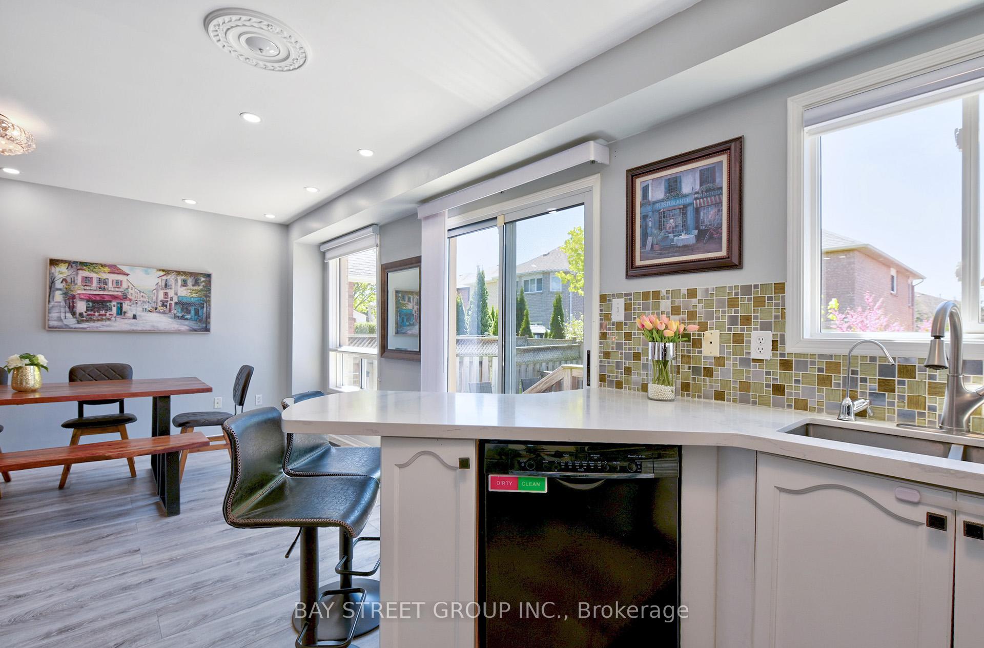 Photo 14 of 26 Rush Road, Aurora, Bayview Wellington — HOMEH