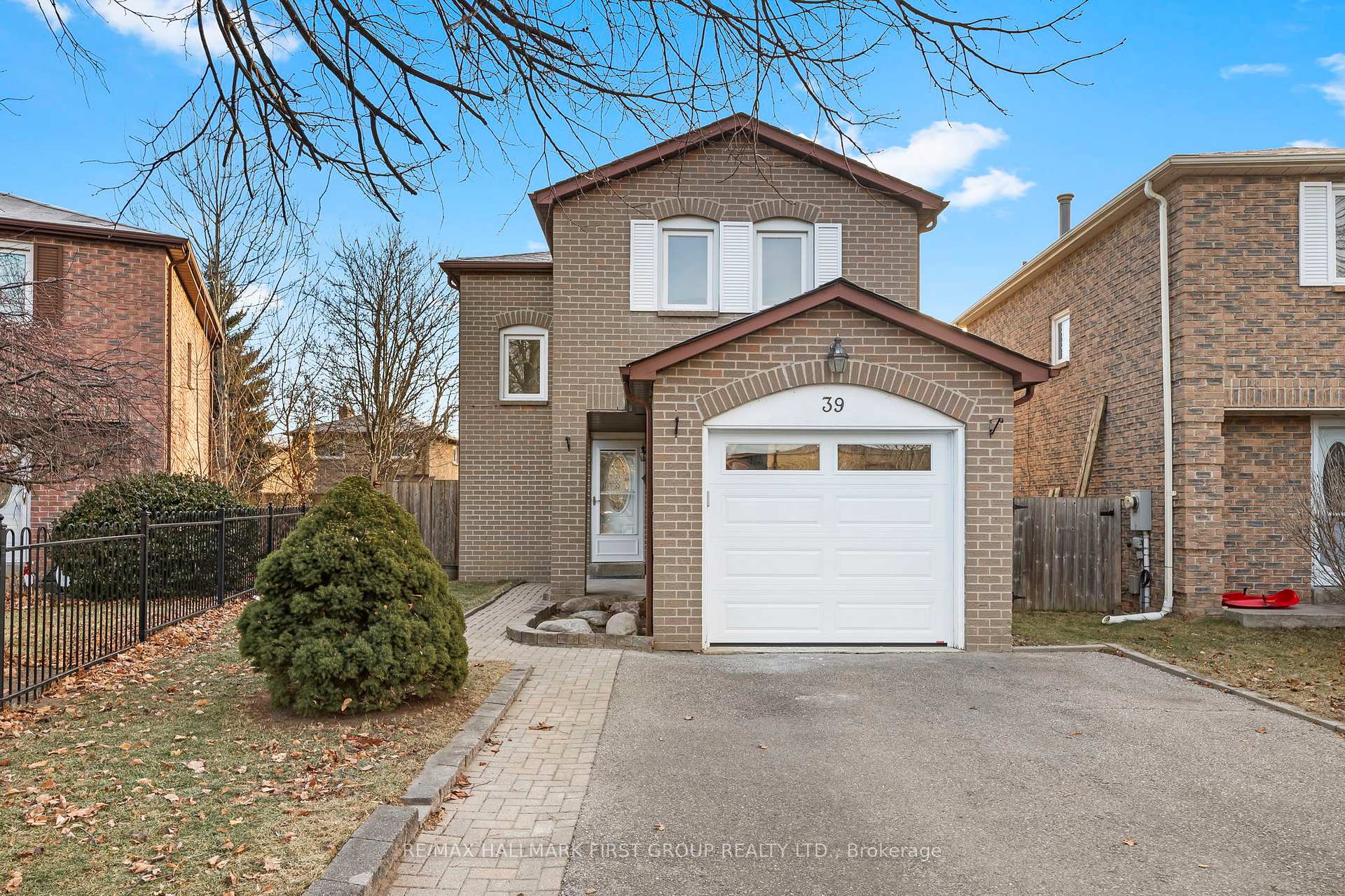 Photo 1 of 39 Stockbridge Crescent, Ajax, Central West — HOMEH