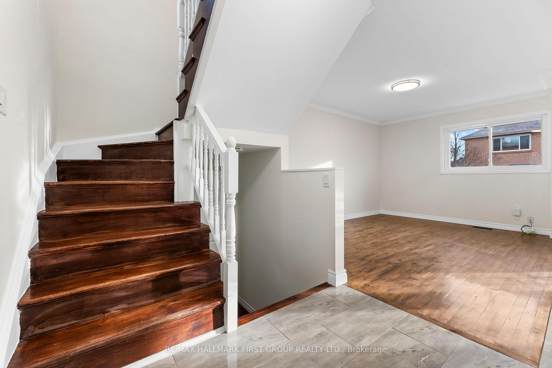 Photo 2 of 39 Stockbridge Crescent, Ajax, Central West — HOMEH