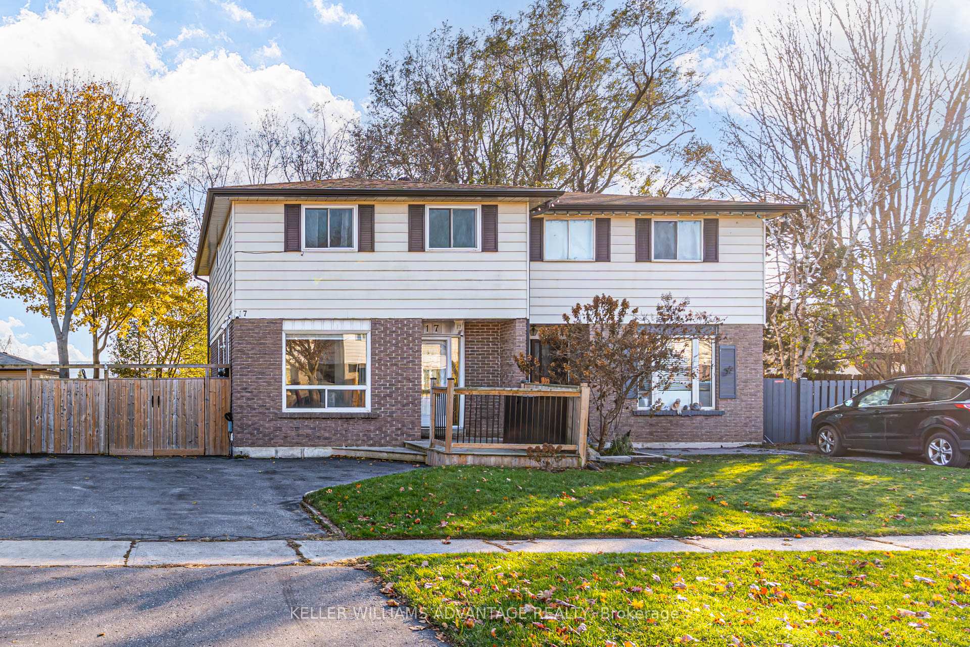 Photo 1 of 17 Loscombe Drive, Clarington, Bowmanville — HOMEH